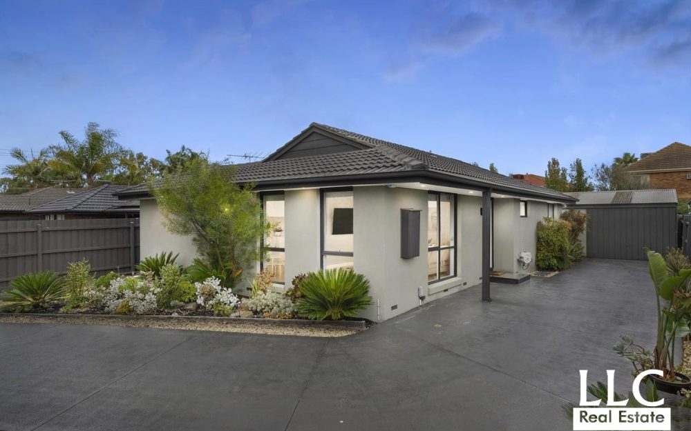 Effortless Single Level with Indoor-Outdoor Appeal