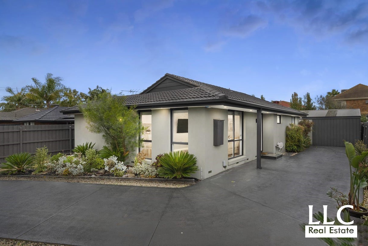 Effortless Single Level with Indoor-Outdoor Appeal
